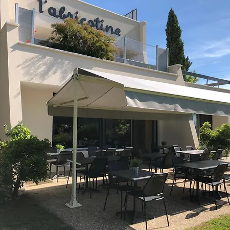 Logis L'abricotine فندق Tain-lʼHermitage
