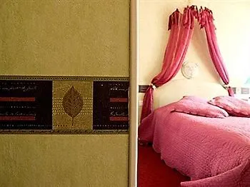 Hotel Logis L'abricotine 2*